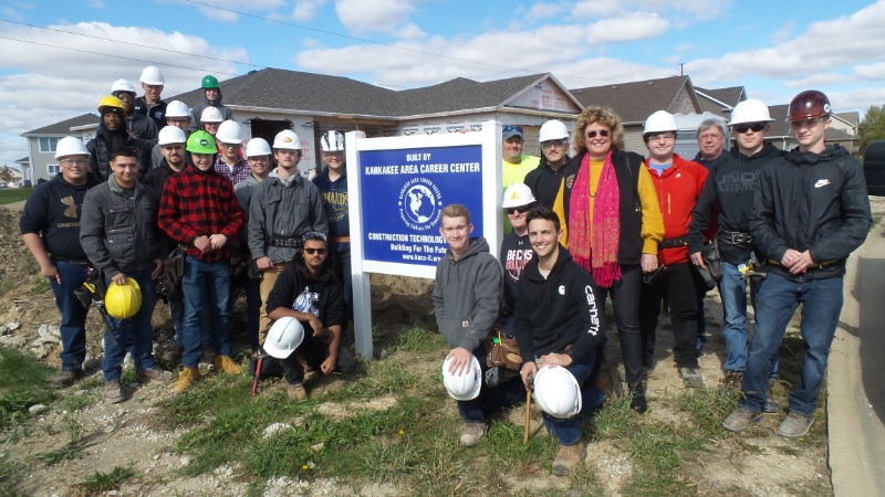 Picture of State Representative Lindsay Parkhurst and KACC Construction Technology Students and their Instructors.